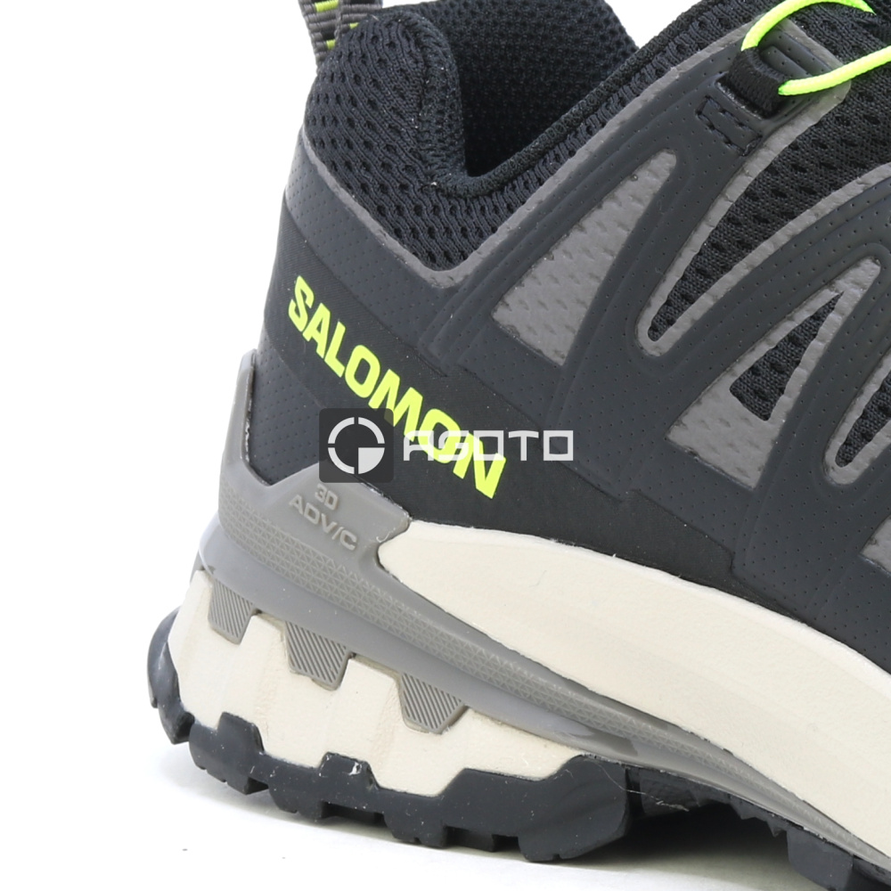 detail SALOMON XA PRO 3D V9 černá pánská lehká outdoor obuv, která dýchá