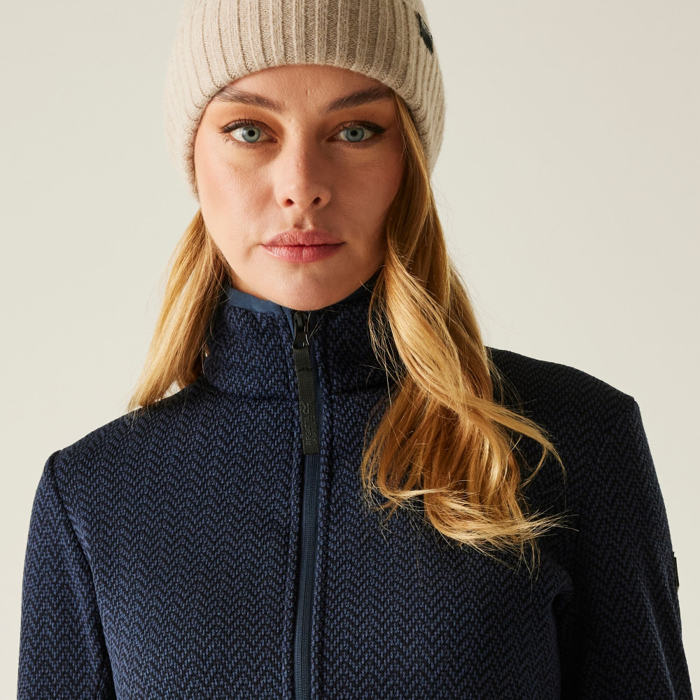 detail REGATTA Elzie modrá dámská outdoor mikina z pohodlného materiálu celoroční