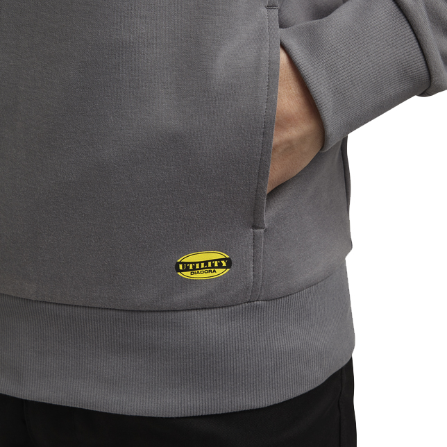 detail DIADORA Crew Litework šedá pánská mikina ke krku