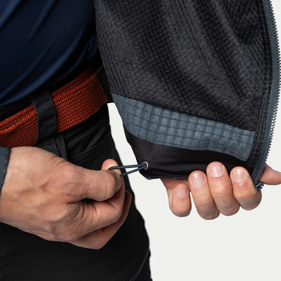 detail Beyond Nordic Sweden BN106 Tech šedá pánská outdoor lehká bunda Terraflex™