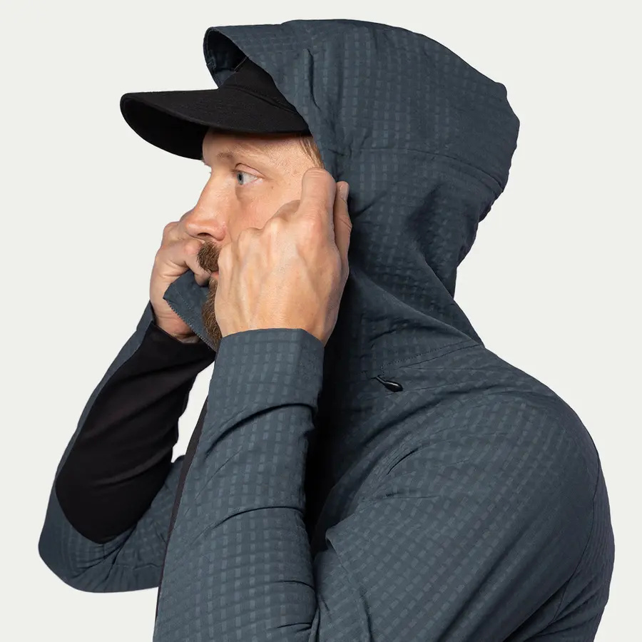 detail Beyond Nordic Sweden BN106 Tech šedá pánská outdoor lehká bunda Terraflex™