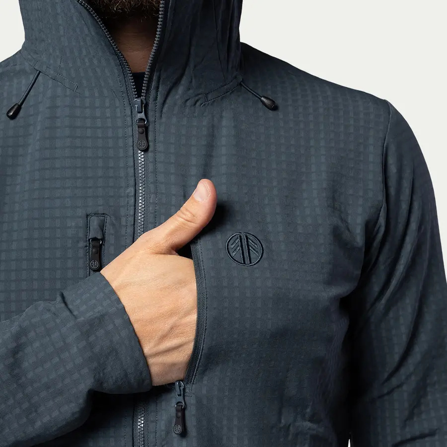 detail Beyond Nordic Sweden BN106 Tech šedá pánská outdoor lehká bunda Terraflex™