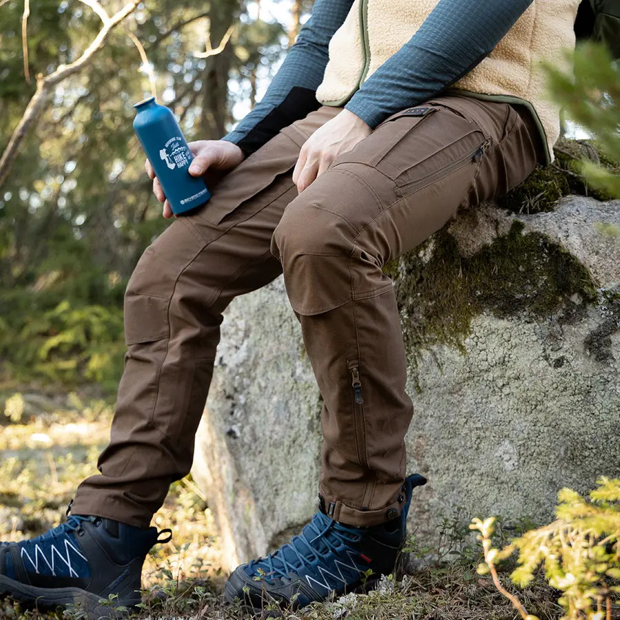 detail Beyond Nordic hnědé pánské outdoor kalhoty Teflon EcoElite® RECCO