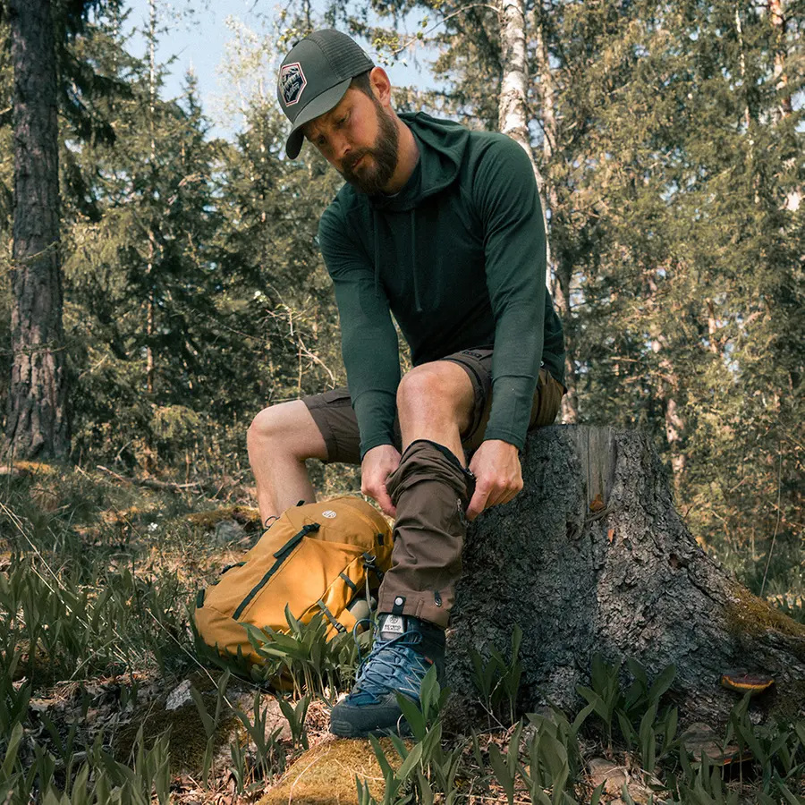 detail Beyond Nordic Zip-Off hnědé pánské outdoor kalhoty 2v1 Teflon EcoElite®