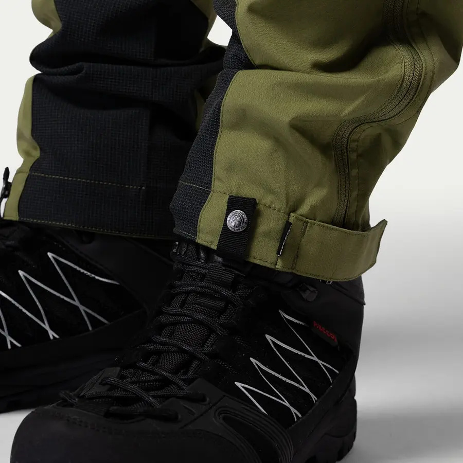 detail Beyond Nordic Sweden pánské zelené outdoor kalhoty stretch pohodlné voděodpudivé