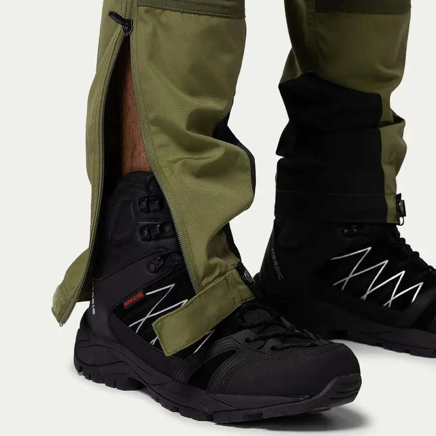 detail Beyond Nordic Sweden pánské zelené outdoor kalhoty stretch pohodlné voděodpudivé