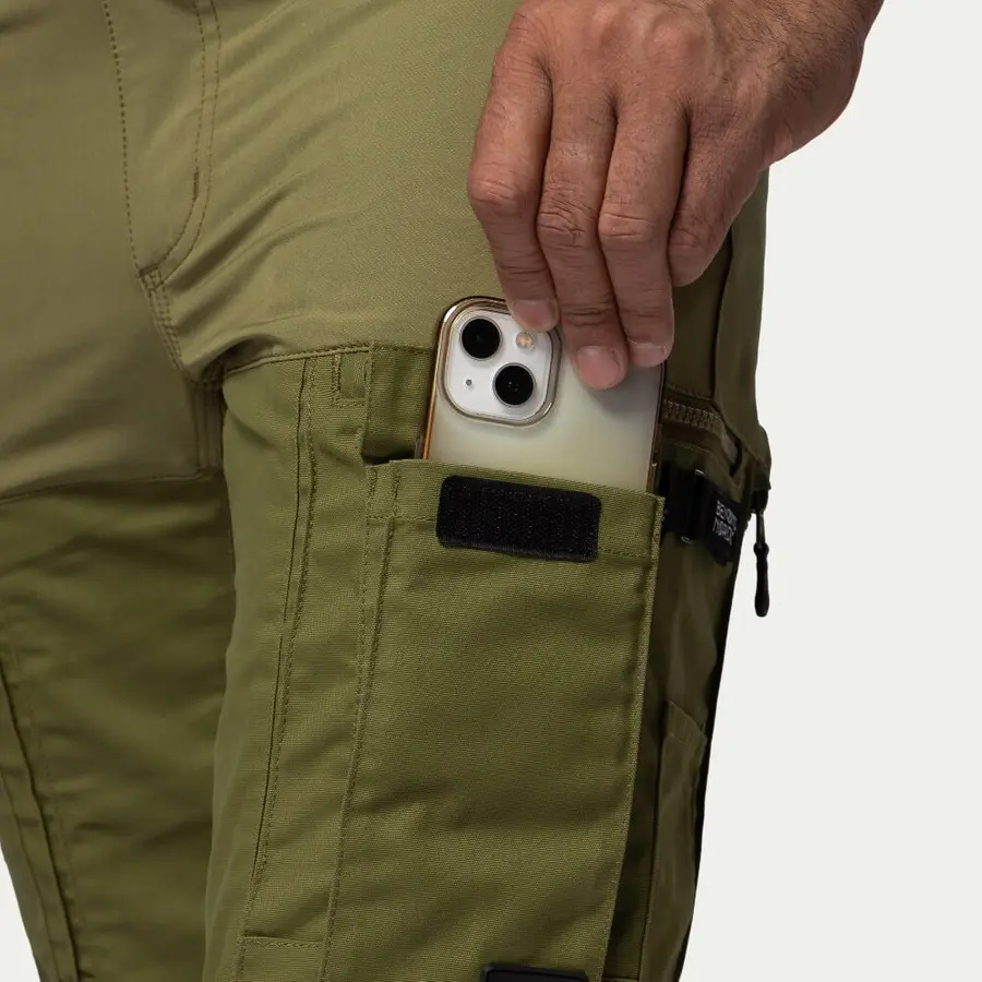 detail Beyond Nordic Sweden pánské zelené outdoor kalhoty stretch pohodlné voděodpudivé