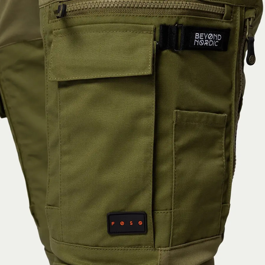 detail Beyond Nordic Sweden pánské zelené outdoor kalhoty stretch pohodlné voděodpudivé