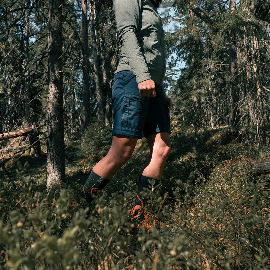 detail Beyond Nordic Sweden Zip-Off modré dámské outdoor kalhoty 2v1 Teflon EcoElite®