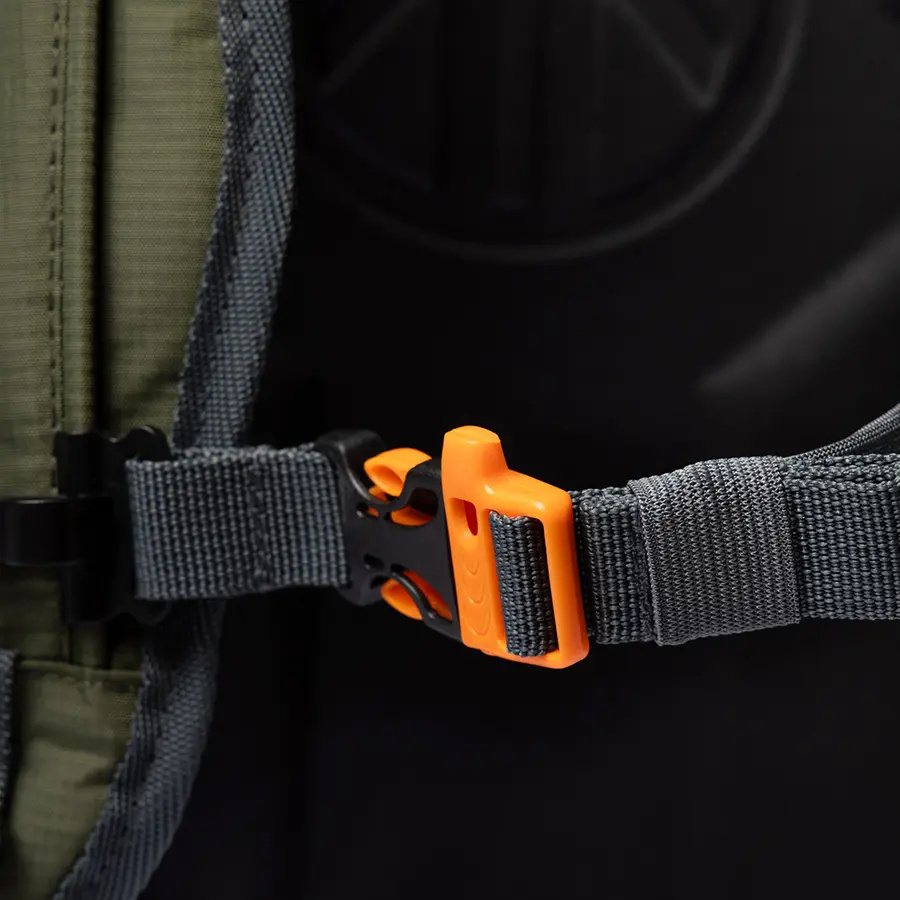 detail Beyond Nordic Sweden BN503 olivový pánský outdoor batoh 20L