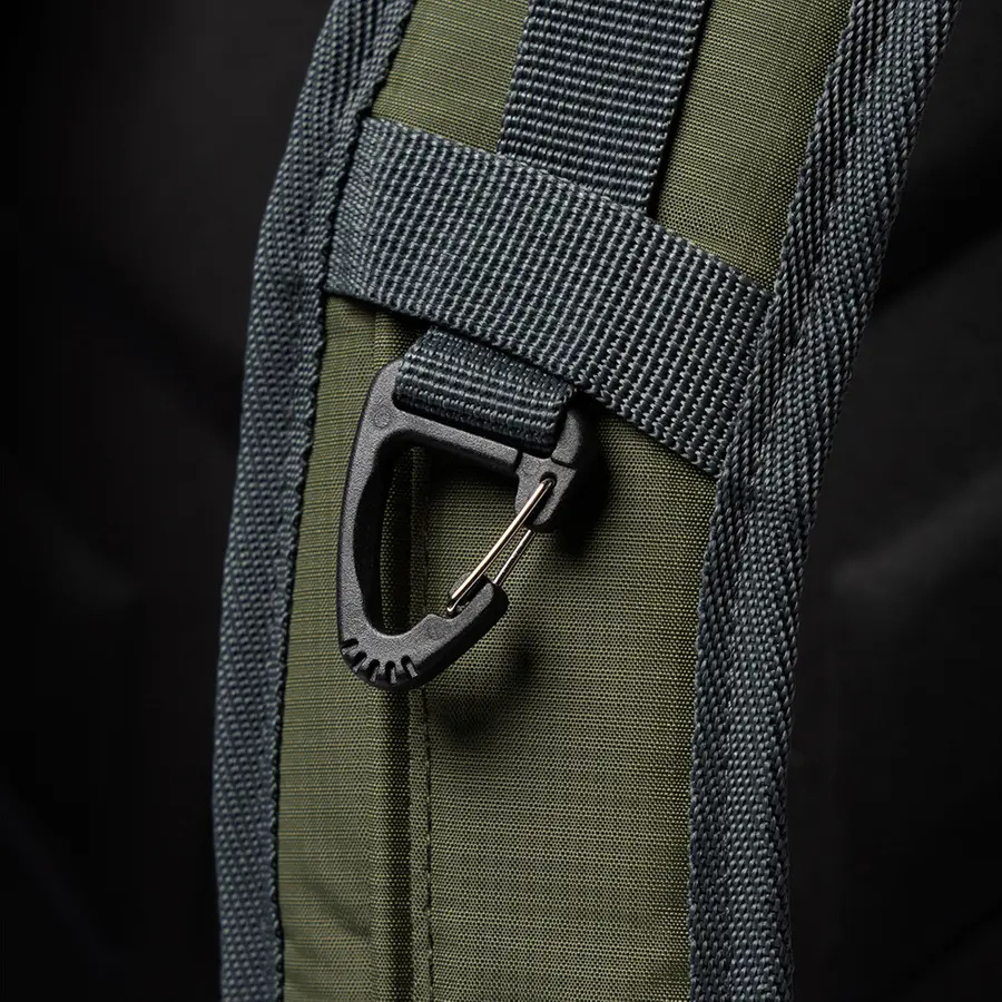 detail Beyond Nordic Sweden BN503 olivový pánský outdoor batoh 20L