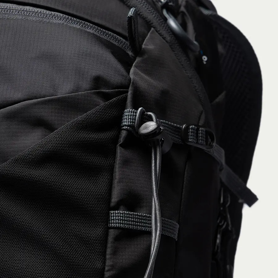 detail Beyond Nordic Sweden BN503 černý pánský outdoor batoh 20L