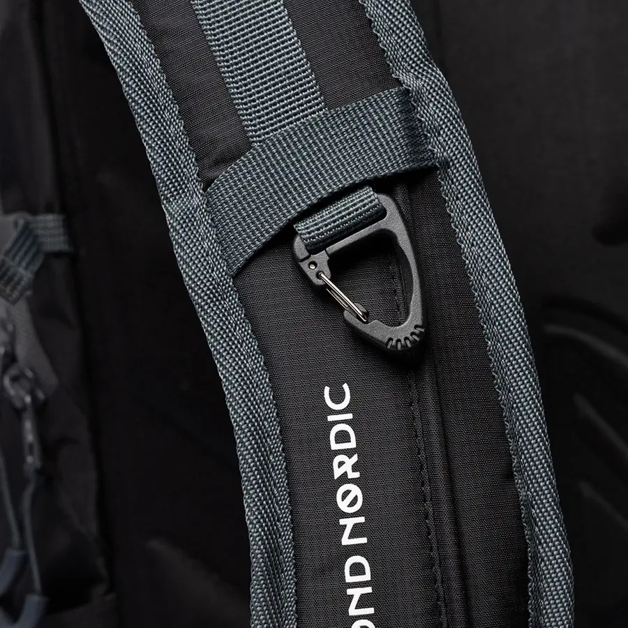 detail Beyond Nordic Sweden BN503 černý pánský outdoor batoh 20L