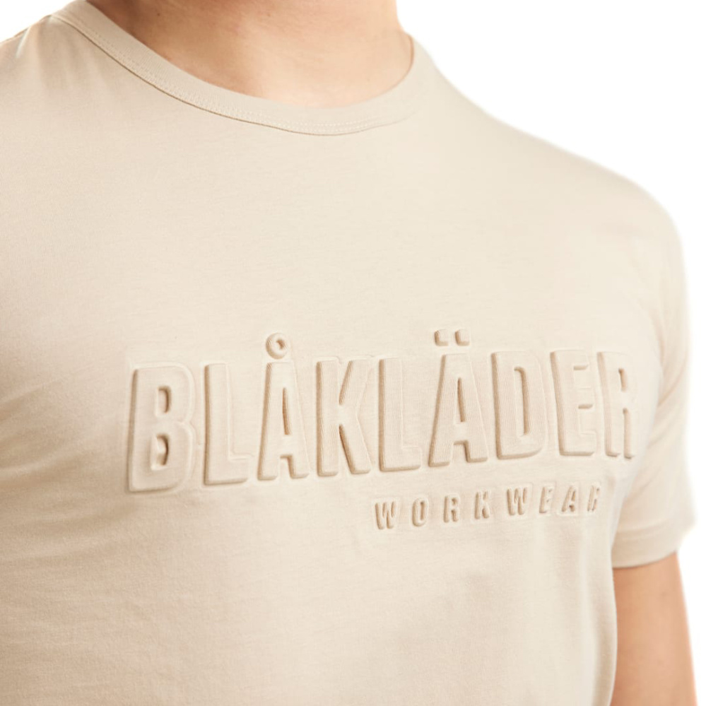 detail BLAKLADER Sweden 3D Logo béžové pánské profi triko 100% Ba