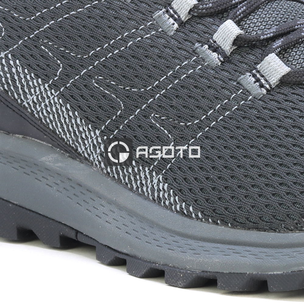 detail MERRELL FLY STRIKE černá pánská prodyšná outdoor obuv